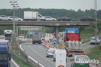 Pozor při cestě na dovolenou. Stavba křižovatky výrazně zpomaluje dopravu na pražské letiště - Novinky